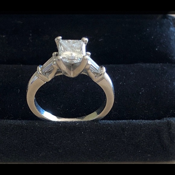1.33 Carat Princess Cut w/Baguette Ring-Platinum - Picture 4 of 10